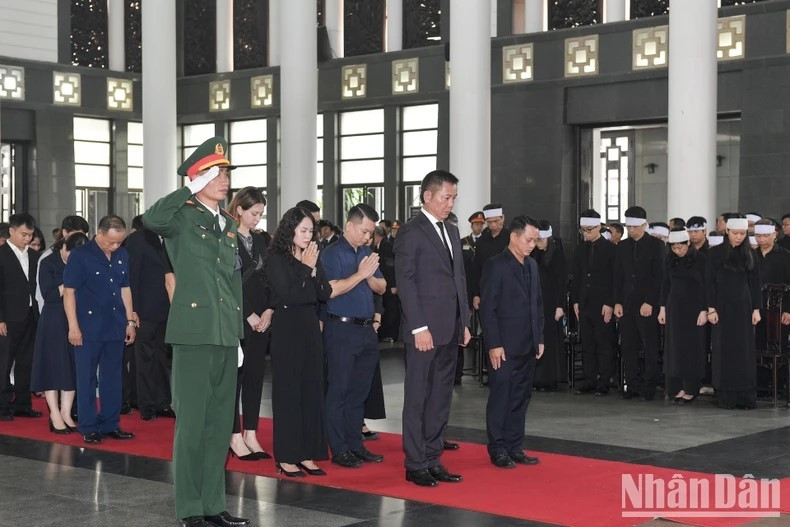 Đoàn Cộng đồng người Việt Nam ở Liên bang Nga viếng Tổng Bí thư Nguyễn Phú Trọng. (Ảnh: Nhandan.vn) Đoàn Cộng đồng người Việt Nam ở Liên bang Nga viếng Tổng Bí thư Nguyễn Phú Trọng. (Ảnh: Nhandan.vn)