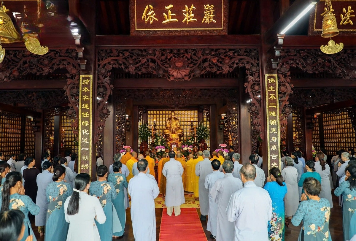 Lễ cầu siêu tại chùa Sắc Tứ Khải Đoan, ngôi chùa lớn nhất tỉnh Đắk Lắk Lễ cầu siêu tại chùa Sắc Tứ Khải Đoan, ngôi chùa lớn nhất tỉnh Đắk Lắk