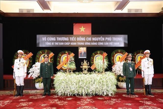 Di ảnh Tổng Bí thư Nguyễn Phú Trọng được đặt trang trọng trong Hội trường Thống Nhất, Thành phố Hồ Chí Minh. Ảnh: TTXVN Di ảnh Tổng Bí thư Nguyễn Phú Trọng được đặt trang trọng trong Hội trường Thống Nhất, Thành phố Hồ Chí Minh. Ảnh: TTXVN