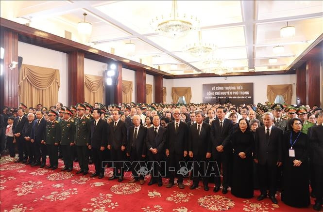 Lãnh đạo Thành phố Hồ Chí Minh viếng Tổng Bí thư Nguyễn Phú Trọng tại Hội trường Thống Nhất, ngày 25/7/2024. Ảnh: TTXVN Lãnh đạo Thành phố Hồ Chí Minh viếng Tổng Bí thư Nguyễn Phú Trọng tại Hội trường Thống Nhất, ngày 25/7/2024. Ảnh: TTXVN