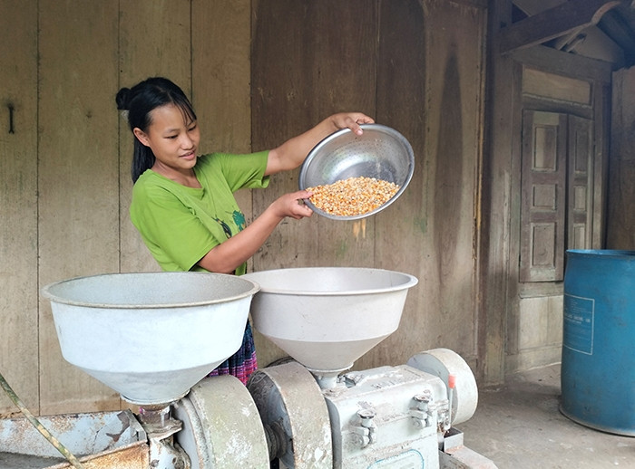 Đời sống của bà con người Mông ở bản Suối Tôn đã văn minh, sung túc hơn khi quyết đầy lùi hủ tục 