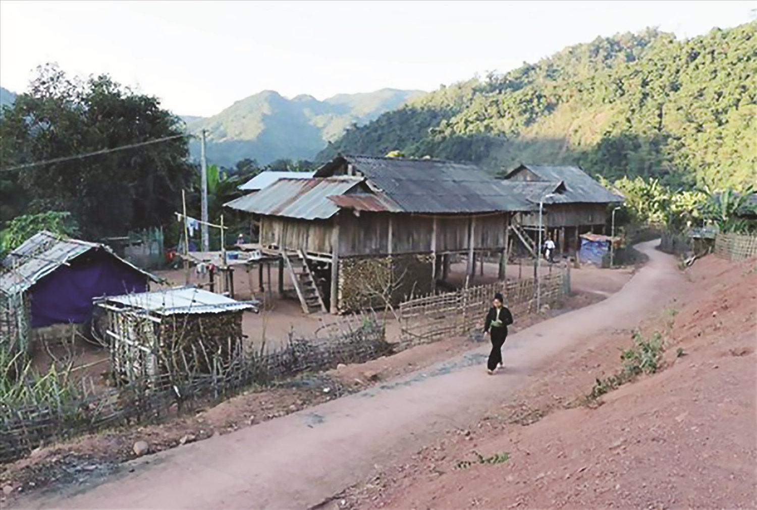 Một góc bản Lả Chà (Ảnh TL) Một góc bản Lả Chà (Ảnh TL)