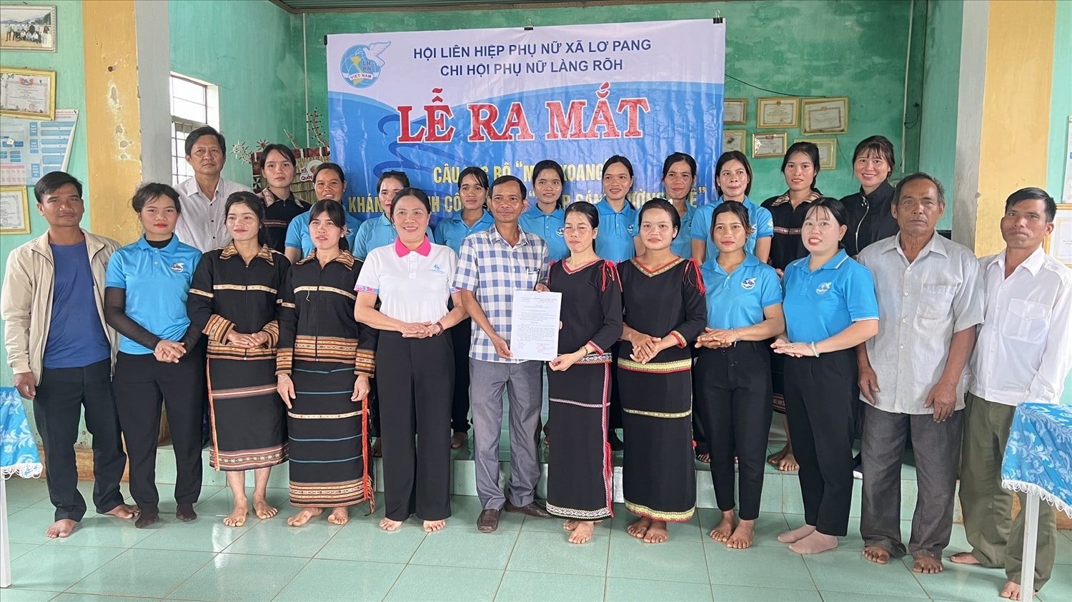 Phụ nữ xã Lơ Pang ra mắt 
