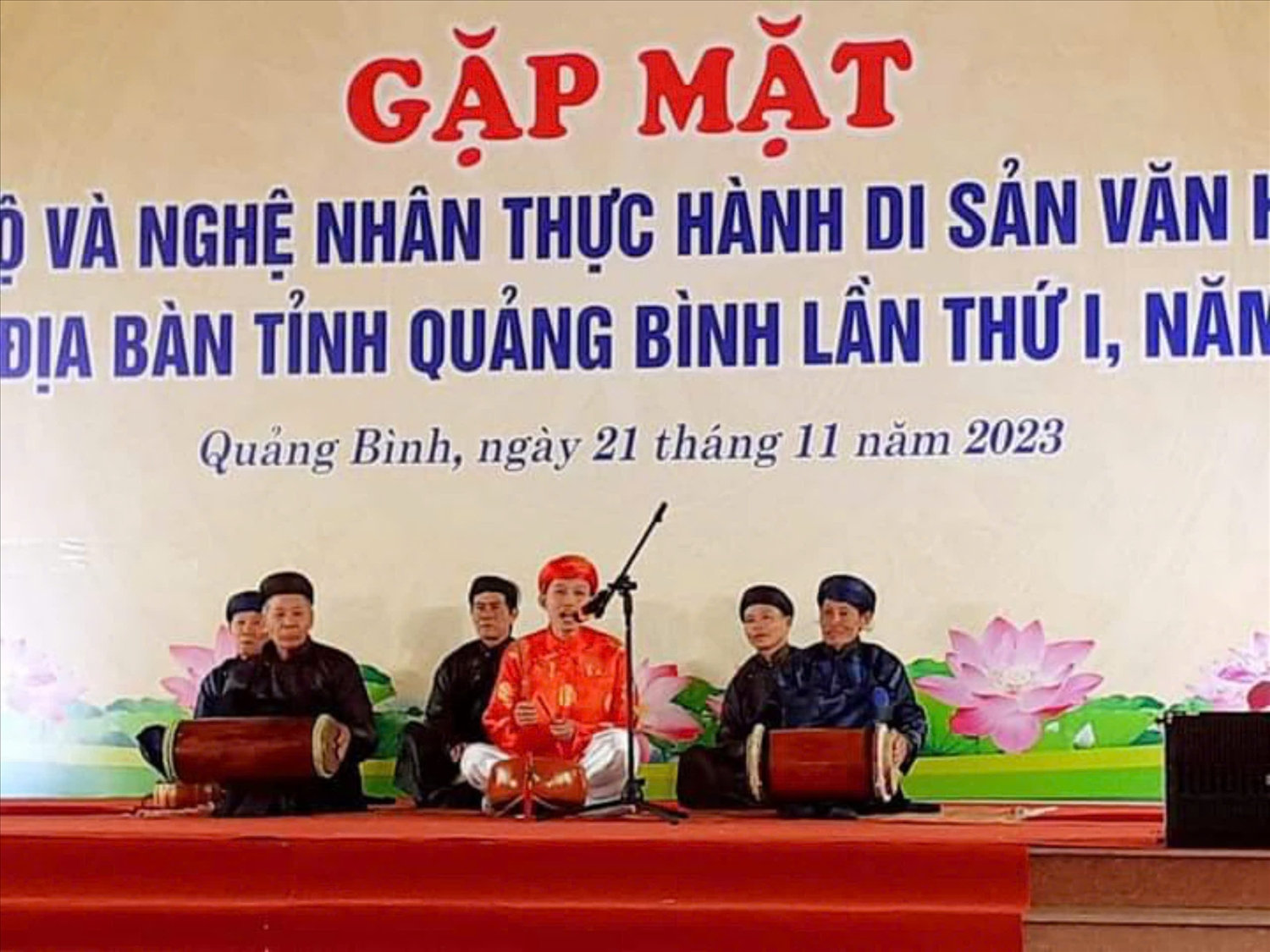 Chàng trai trẻ miệt mài sưu tầm, hiến tặng hàng trăm cổ vật văn hóa 