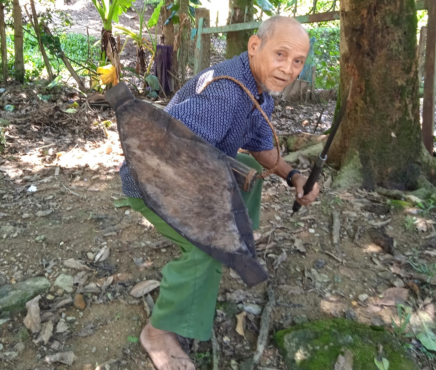 Khiên trong đời sống đồng bào Ca Dong