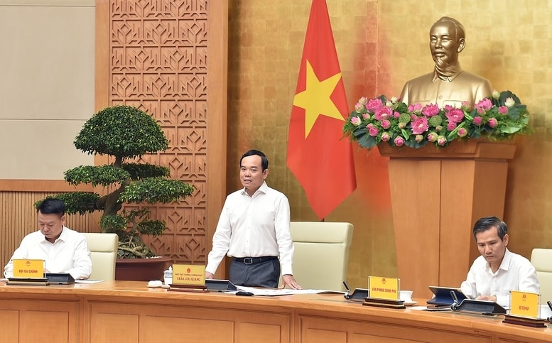 Phó Thủ tướng Trần Lưu Quang đề nghị các bộ, ngành, địa phương đẩy mạnh ứng dụng công nghệ số để kịp thời phát hiện và xử lý những thủ đoạn buôn lậu, gian lận thương mại và hàng giả - Ảnh: VGP/Hải Minh Phó Thủ tướng Trần Lưu Quang đề nghị các bộ, ngành, địa phương đẩy mạnh ứng dụng công nghệ số để kịp thời phát hiện và xử lý những thủ đoạn buôn lậu, gian lận thương mại và hàng giả - Ảnh: VGP/Hải Minh