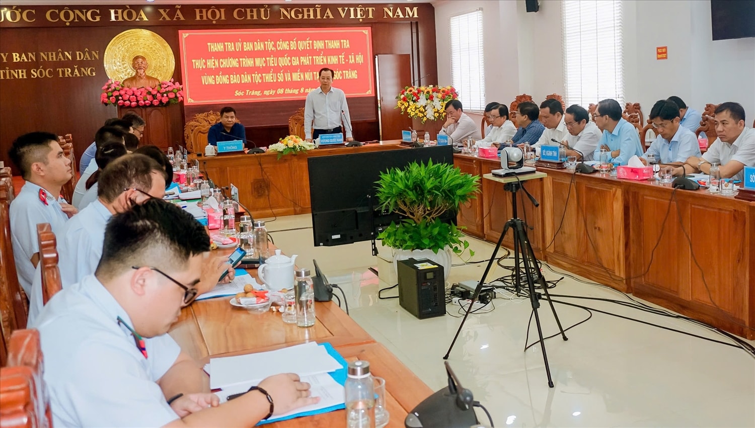 Ông Vương Quốc Nam - Phó Chủ tịch UBND tỉnh Sóc Trăng phát biểu chỉ đạo các đơn vị liên quan phối hợp  tốt cùng  Đoàn Thanh tra 