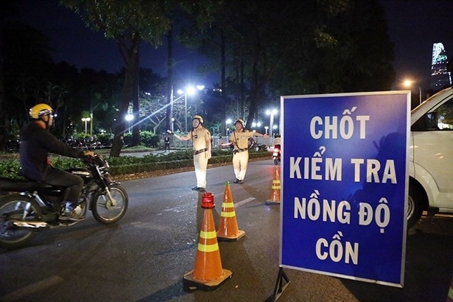 Việc giảm mức phạt tiền đối với người tham gia điều khiển phuơng tiện giao thông trên đường mà trong máu có nồng độ cồn thấp không có nghĩa là Nhà nước không xử lý nghiêm. Việc giảm mức phạt tiền đối với người tham gia điều khiển phuơng tiện giao thông trên đường mà trong máu có nồng độ cồn thấp không có nghĩa là Nhà nước không xử lý nghiêm.