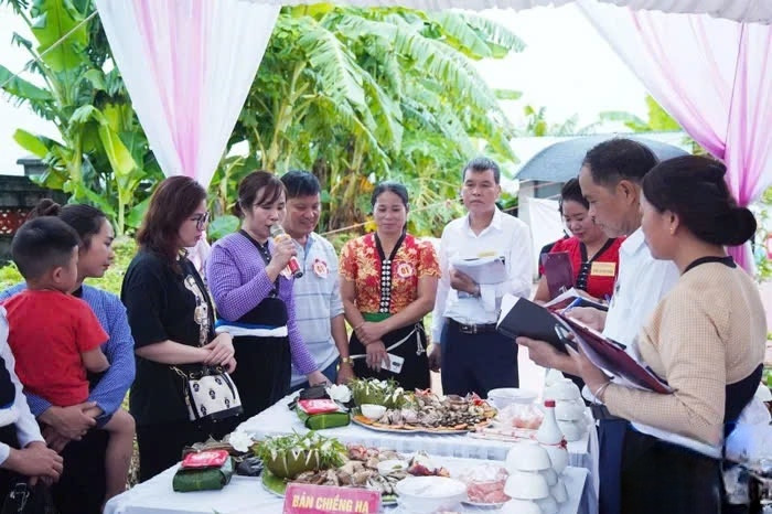 Phần thi ẩm thực ngày Tết xíp xí tổ chức tại xã Quang Huy, huyện Phù Yên. Ảnh: TL Phần thi ẩm thực ngày Tết xíp xí tổ chức tại xã Quang Huy, huyện Phù Yên. Ảnh: TL