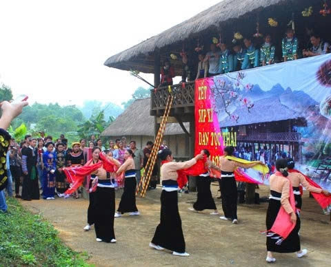Đông vui ngày Tết Xíp Xí của người Thái Đông vui ngày Tết Xíp Xí của người Thái