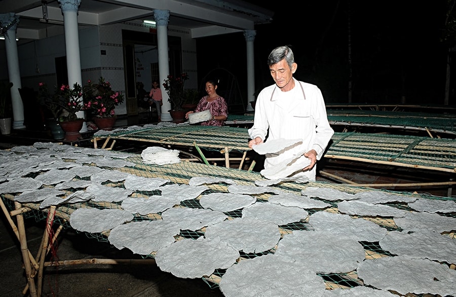 Phơi sương bánh tráng