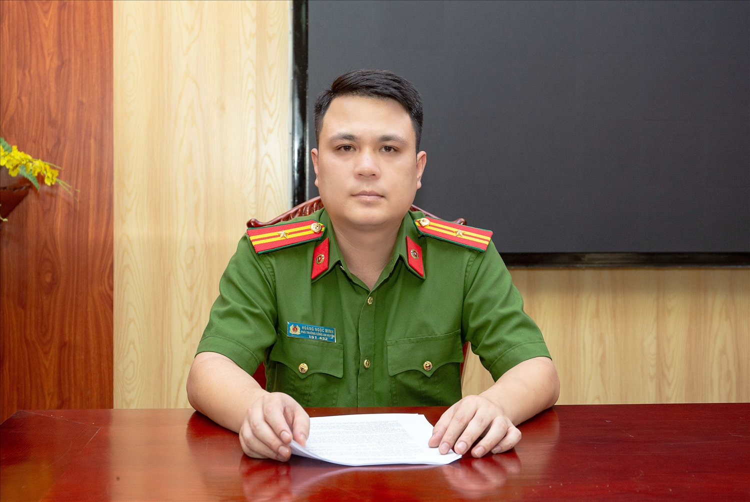 Thiếu tá Hoàng Ngọc Minh, Phó Trưởng Công an huyện Đồng Văn, tỉnh Hà Giang.