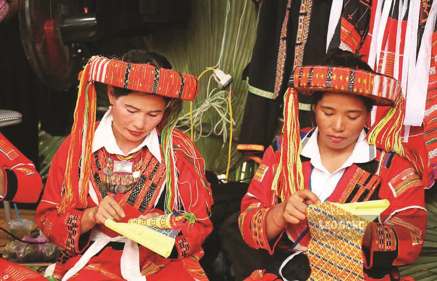 Phụ nữ Pà Thẻn ở Thượng Minh bảo tồn nghề dệt thổ cẩm