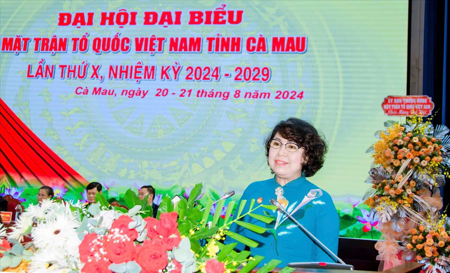 Bà Tô Thị Bích Châu, Phó Chủ tịch Ủy ban MTTQ Việt Nam  phát biểu chỉ đạo tại Đại hội Uỷ Ban MTTQ Việt Nam tỉnh Cà Mau lần thứ X