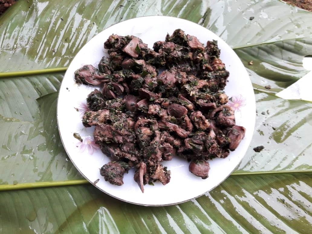 Món vịt bầu lam ống nứa rất hấp dẫn. Món vịt bầu lam ống nứa rất hấp dẫn.
