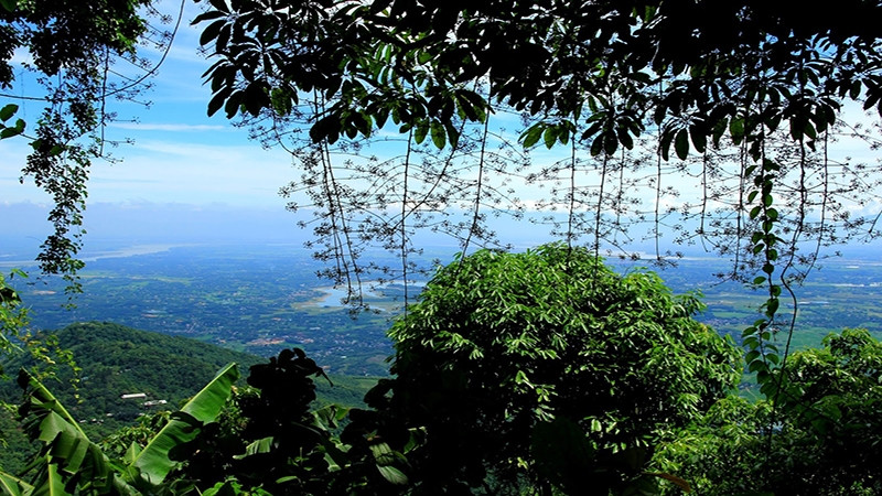 Khung cảnh thiên nhên tuyệt đẹp nhìn từ Vương quốc gia Ba Vì. Khung cảnh thiên nhên tuyệt đẹp nhìn từ Vương quốc gia Ba Vì.