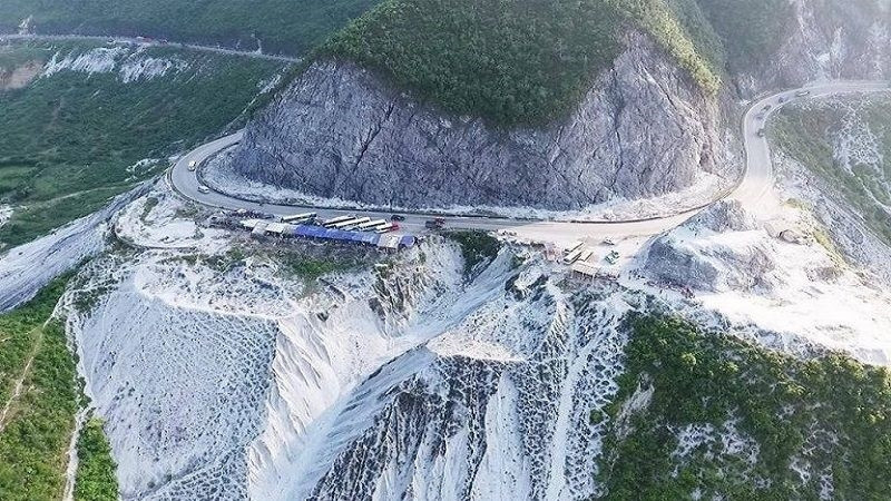 Đèo Thung Khe (còn gọi là đèo đá trắng) - điểm dừng chân đặc biệt ở Mai Châu. Đèo Thung Khe (còn gọi là đèo đá trắng) - điểm dừng chân đặc biệt ở Mai Châu.