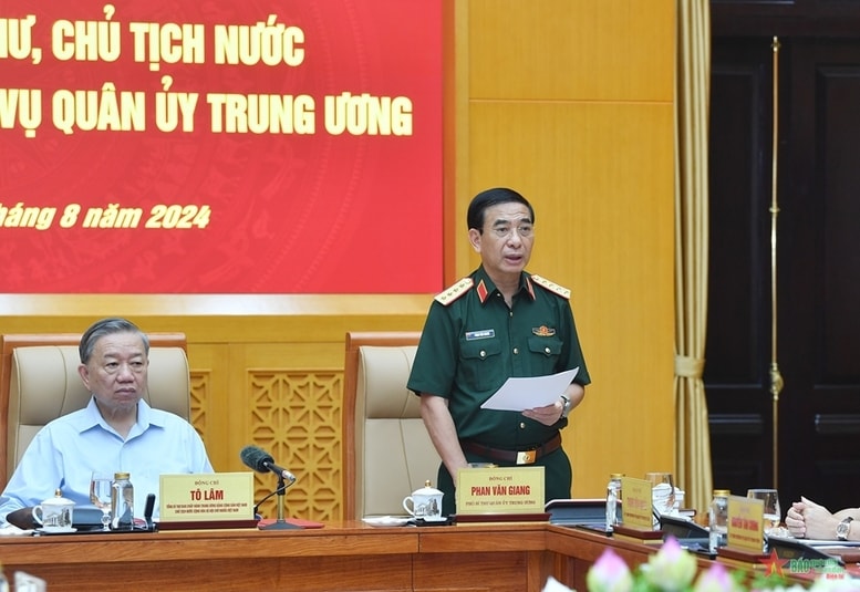 Đại tướng Phan Văn Giang, Ủy viên Bộ Chính trị, Phó bí thư Quân ủy Trung ương, Bộ trưởng Bộ Quốc phòng phát biểu tại hội nghị - Ảnh: QĐND Đại tướng Phan Văn Giang, Ủy viên Bộ Chính trị, Phó bí thư Quân ủy Trung ương, Bộ trưởng Bộ Quốc phòng phát biểu tại hội nghị - Ảnh: QĐND