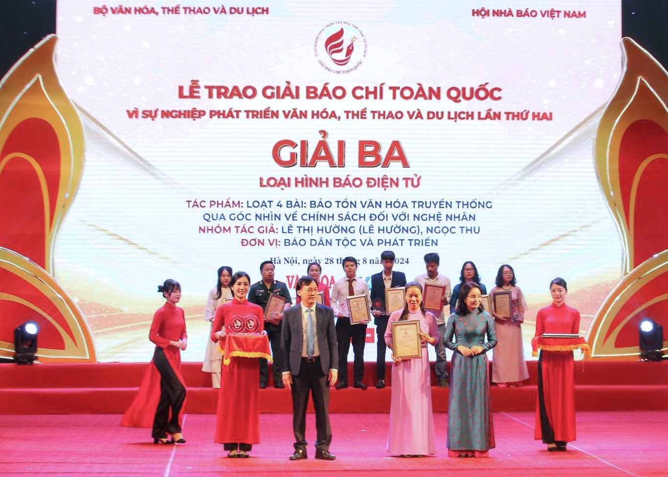 Báo Dân tộc và Phát triển đoạt giải Ba tại Giải Báo chí toàn quốc “Vì sự nghiệp phát triển Văn hóa, Thể thao và Du lịch” lần thứ Hai Báo Dân tộc và Phát triển đoạt giải Ba tại Giải Báo chí toàn quốc “Vì sự nghiệp phát triển Văn hóa, Thể thao và Du lịch” lần thứ Hai