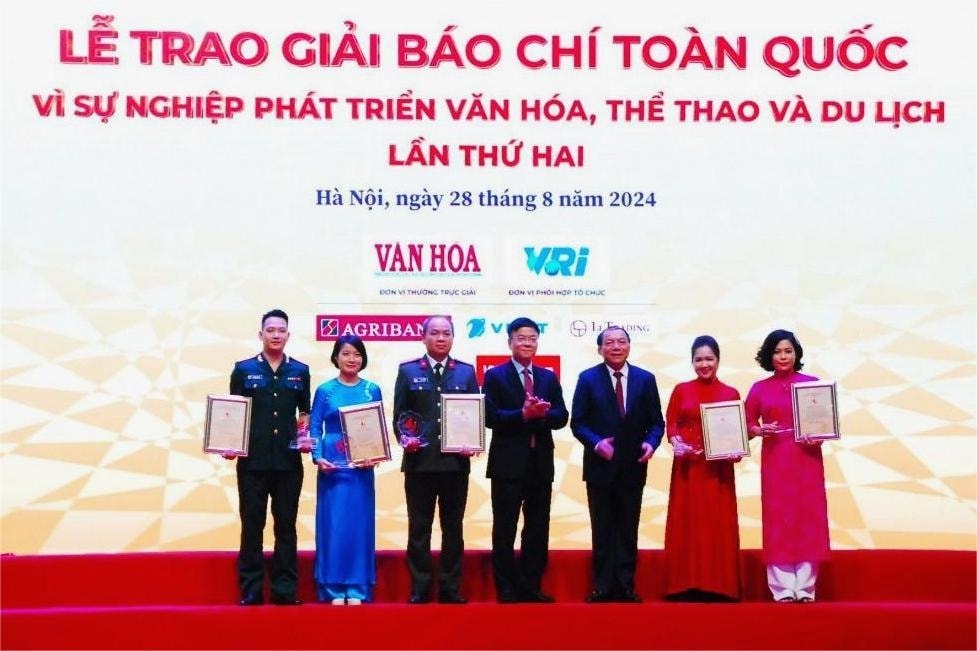 Các tác giả/nhóm tác giả đạt giải Nhất Giải báo chí toàn quốc “Vì sự nghiệp phát triển văn hóa, thể thao và du lịch” Các tác giả/nhóm tác giả đạt giải Nhất Giải báo chí toàn quốc “Vì sự nghiệp phát triển văn hóa, thể thao và du lịch”