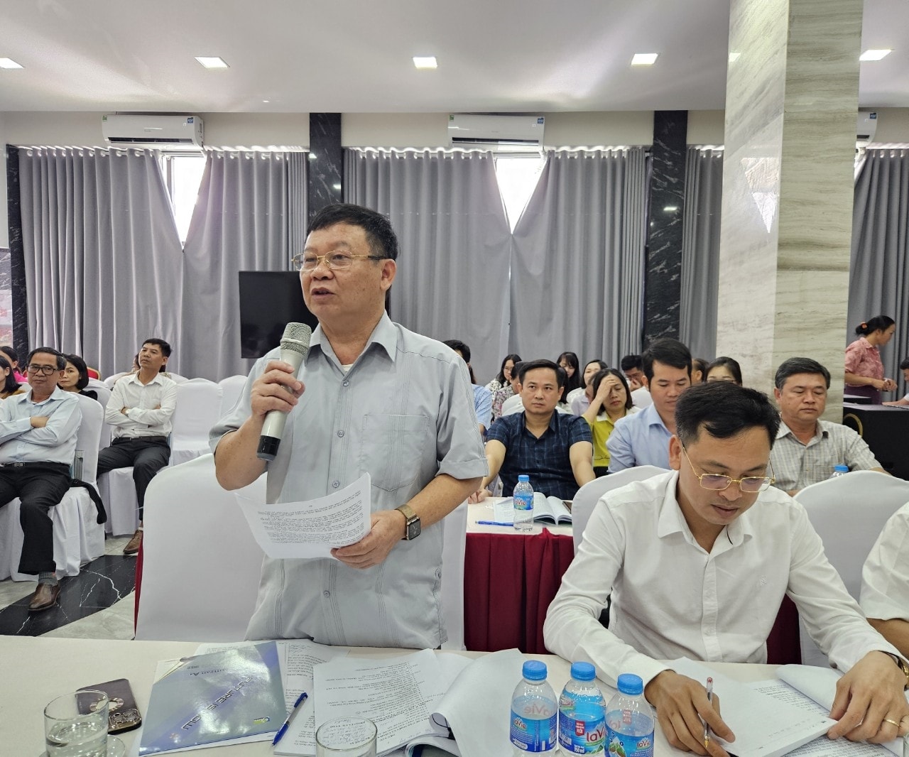Đại diện lãnh đạo các Ban Dân tộc phát biểu tại Hội thảo
