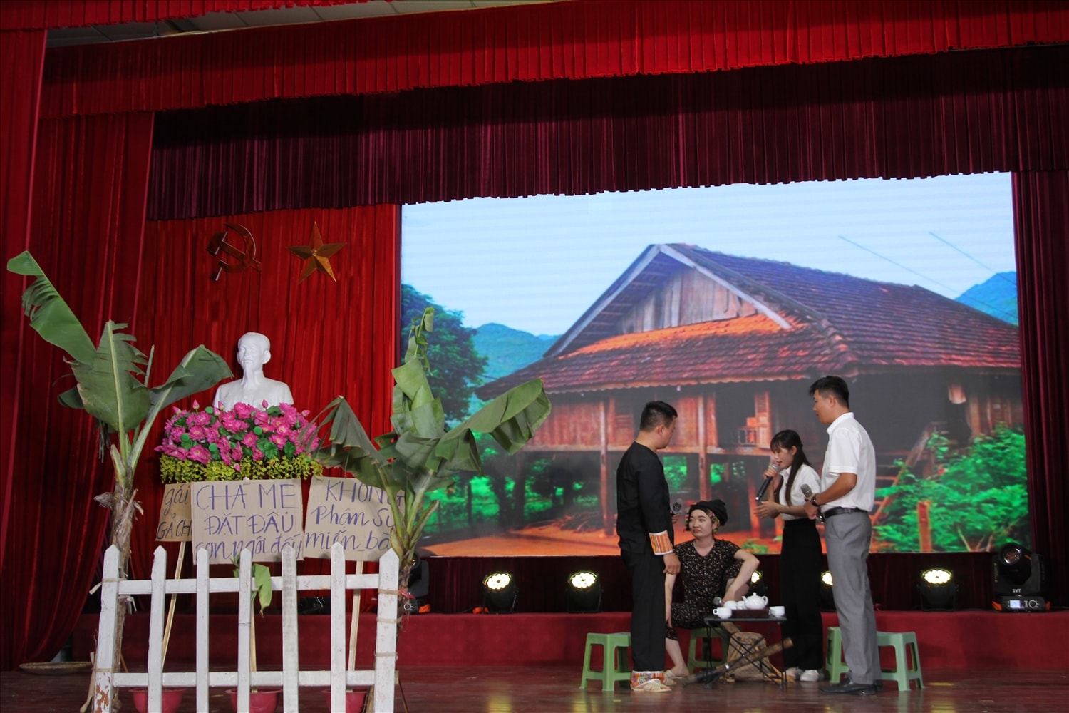 Một tiểu phẩm truyền thông về bình đẳng giới  tại Liên hoan các mô hình sáng tạo trong truyền thông phát huy tập tục văn hóa tốt đẹp của các DTTS được tổ chức tại Điện Biên vào đầu tháng 3/2024