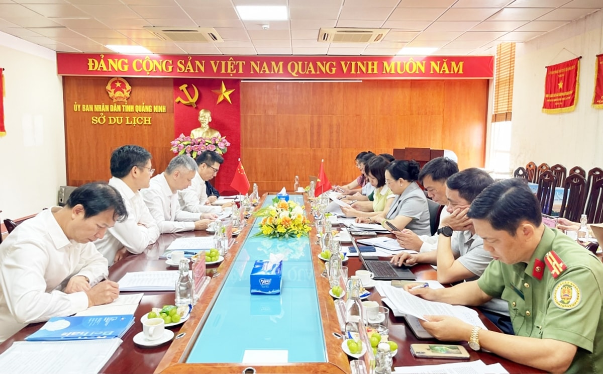 Quang cảnh buổi làm việc Quang cảnh buổi làm việc