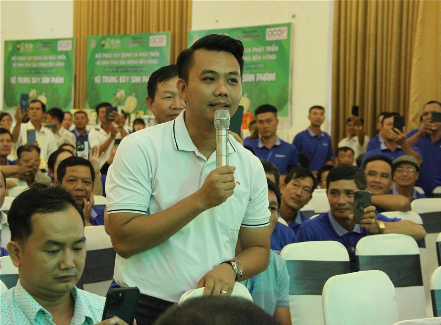 Nhiều tổ chức, cá nhân tham gia đấu giá Nhiều tổ chức, cá nhân tham gia đấu giá
