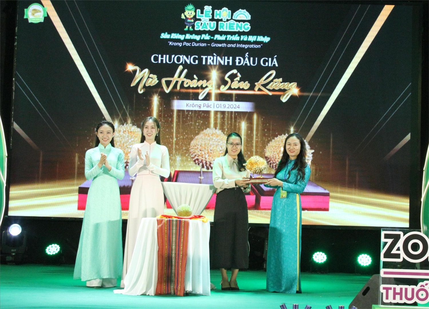 Nữ hoàng sầu riêng Cổ được chốt giá 350 triệu đồng Nữ hoàng sầu riêng Cổ được chốt giá 350 triệu đồng