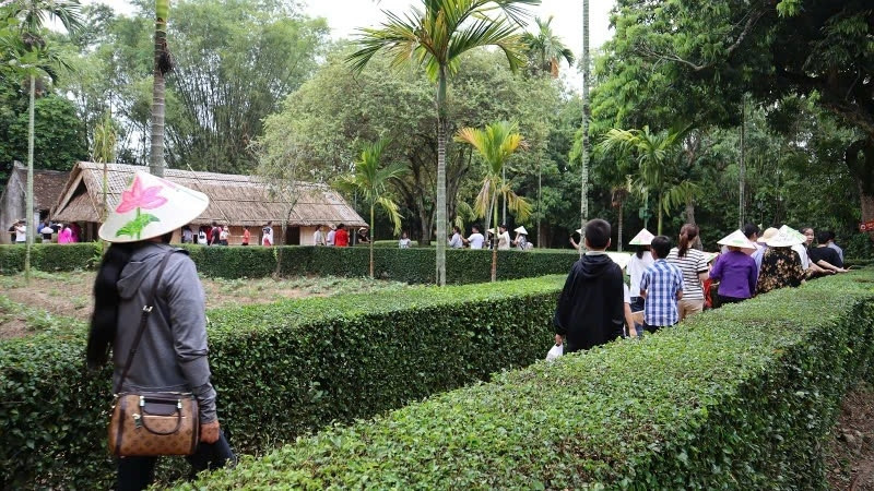 Dòng người nối liền nhau từ sáng sớm Dòng người nối liền nhau từ sáng sớm