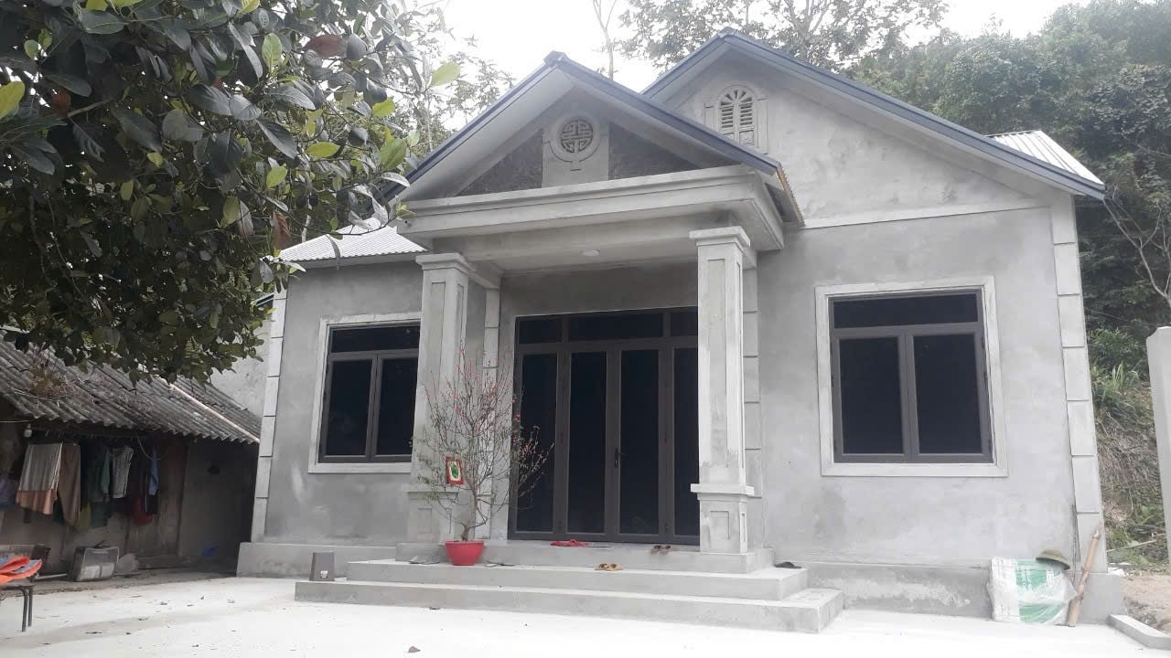 Đây là ngôi nhà mới khang trang của chị Lý Thị Du (dân tộc Nùng, ở xóm Vân Khánh, xã Văn Lăng, huyện Đồng Hỷ) được hỗ trợ từ nguồn vốn CTMTQG Đây là ngôi nhà mới khang trang của chị Lý Thị Du (dân tộc Nùng, ở xóm Vân Khánh, xã Văn Lăng, huyện Đồng Hỷ) được hỗ trợ từ nguồn vốn CTMTQG