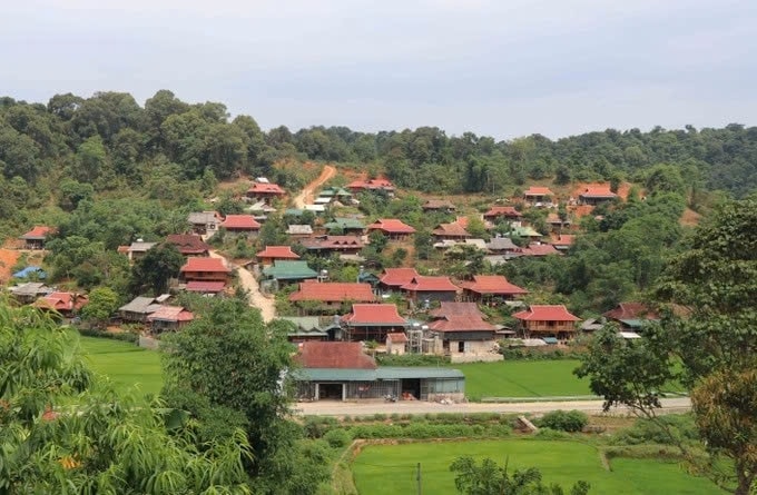 Tại bản Kéo xã Pá Khoang (Điện Biên), 100% gia đình người dân tộc Khơ Mú đều dựng nhà sàn truyền thống để ở, sinh hoạt. Ảnh: TL Tại bản Kéo xã Pá Khoang (Điện Biên), 100% gia đình người dân tộc Khơ Mú đều dựng nhà sàn truyền thống để ở, sinh hoạt. Ảnh: TL