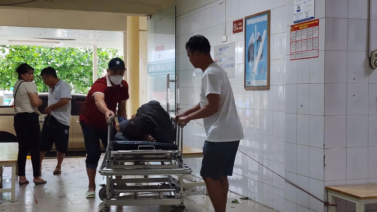 Nhiều người dân phải cấp cứu vì thương tích do bão Nhiều người dân phải cấp cứu vì thương tích do bão