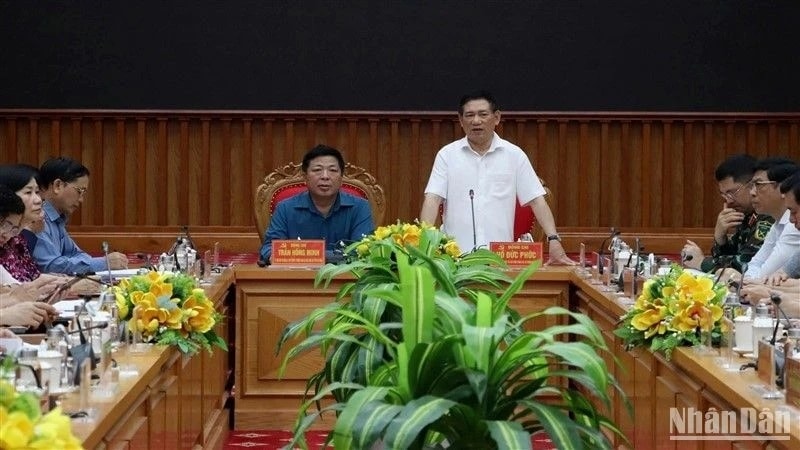 Đồng chí Hồ Đức Phớc, Phó Thủ tướng Chính phủ, Bộ trưởng Tài chính phát biểu ý kiến trong buổi làm việc với lãnh đạo tỉnh Cao Bằng Đồng chí Hồ Đức Phớc, Phó Thủ tướng Chính phủ, Bộ trưởng Tài chính phát biểu ý kiến trong buổi làm việc với lãnh đạo tỉnh Cao Bằng