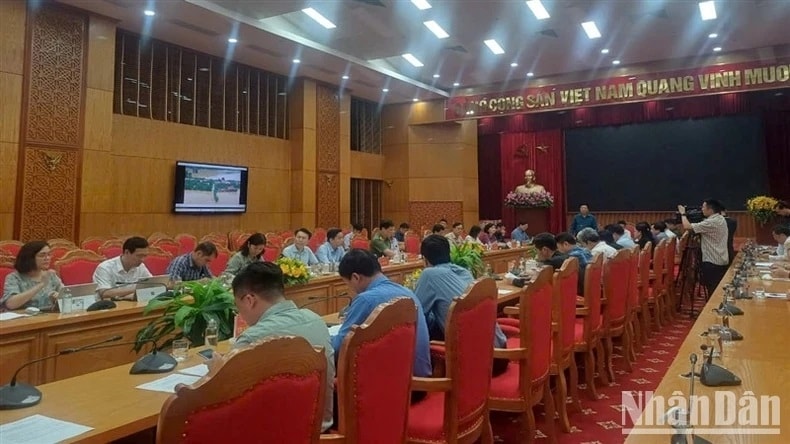 Quang cảnh buổi làm việc Quang cảnh buổi làm việc