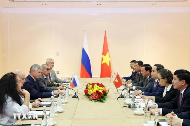 Chủ tịch Quốc hội Trần Thanh Mẫn tiếp đoàn Hội Hữu nghị Nga-Việt và Hội Cựu chiến binh Nga từng chiến đấu tại Việt Nam. (Ảnh: TTXVN) Chủ tịch Quốc hội Trần Thanh Mẫn tiếp đoàn Hội Hữu nghị Nga-Việt và Hội Cựu chiến binh Nga từng chiến đấu tại Việt Nam. (Ảnh: TTXVN)