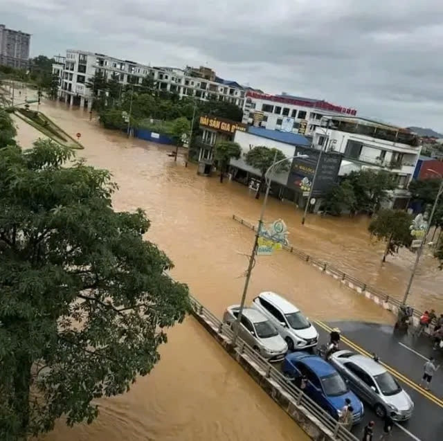Nhiều tuyến đường ở Thái Nguyên bị ngập sâu trong nước sau những ngày ảnh hưởng của mưa bão. Ảnh: Người dân cung cấp Nhiều tuyến đường ở Thái Nguyên bị ngập sâu trong nước sau những ngày ảnh hưởng của mưa bão. Ảnh: Người dân cung cấp