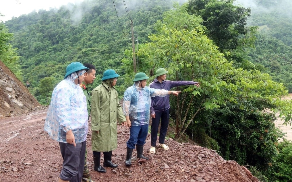 Việc đi vào bản Cha Nga (xã Mỹ Lý) gặp rất nhiều khó khăn bởi hàng chục điểm sạt lở nghiêm trọng. (Ảnh. Đào Thọ) Việc đi vào bản Cha Nga (xã Mỹ Lý) gặp rất nhiều khó khăn bởi hàng chục điểm sạt lở nghiêm trọng. (Ảnh. Đào Thọ)