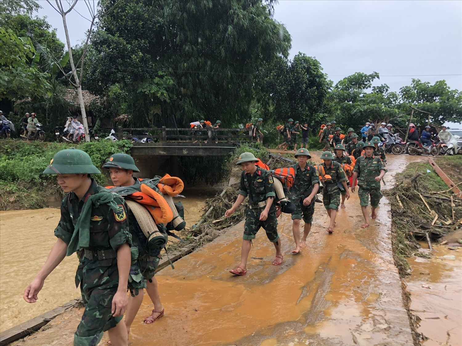 Các lực lượng tiếp tục được tăng cường để phục vụ công tác tìm kiếm, cứu nạn Các lực lượng tiếp tục được tăng cường để phục vụ công tác tìm kiếm, cứu nạn