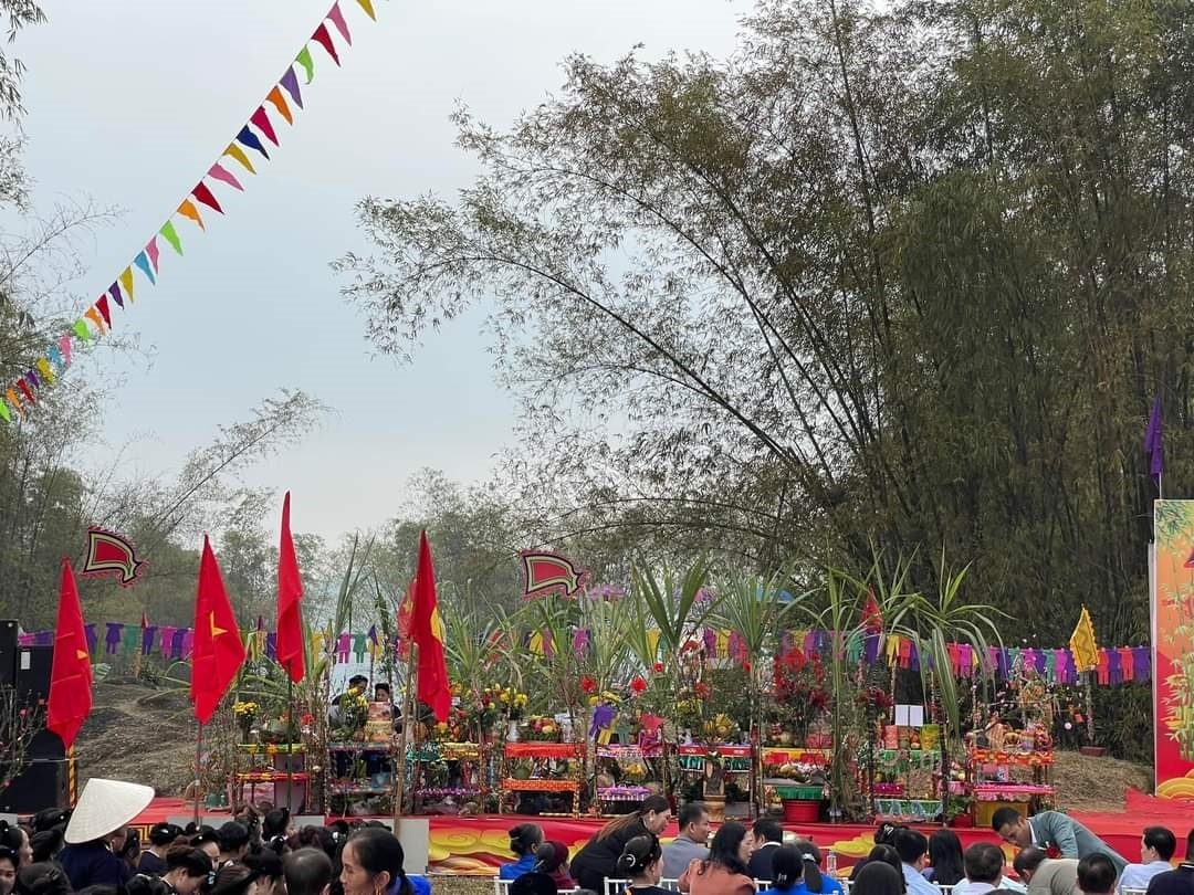 Lễ hội Bủng Kham ở xã Đại Đồng (huyện Tràng Định) năm 2024. Lễ hội nhằm tưởng nhớ các vị Thần Nông, Thần Thổ địa và các vị Thần Tiên (các nàng Tiên) đã bảo vệ cuộc sống thường ngày và sản xuất nông nghiệp của Nhân dân Lễ hội Bủng Kham ở xã Đại Đồng (huyện Tràng Định) năm 2024. Lễ hội nhằm tưởng nhớ các vị Thần Nông, Thần Thổ địa và các vị Thần Tiên (các nàng Tiên) đã bảo vệ cuộc sống thường ngày và sản xuất nông nghiệp của Nhân dân