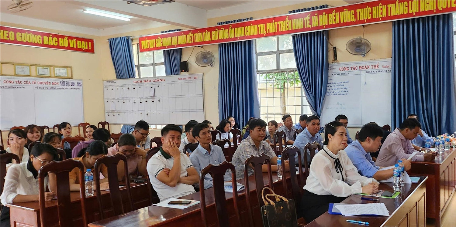 Ban Dân tộc tỉnh Đắk Lắk mở lớp dạy tiếng Ê Đê cho cán bộ xã 
