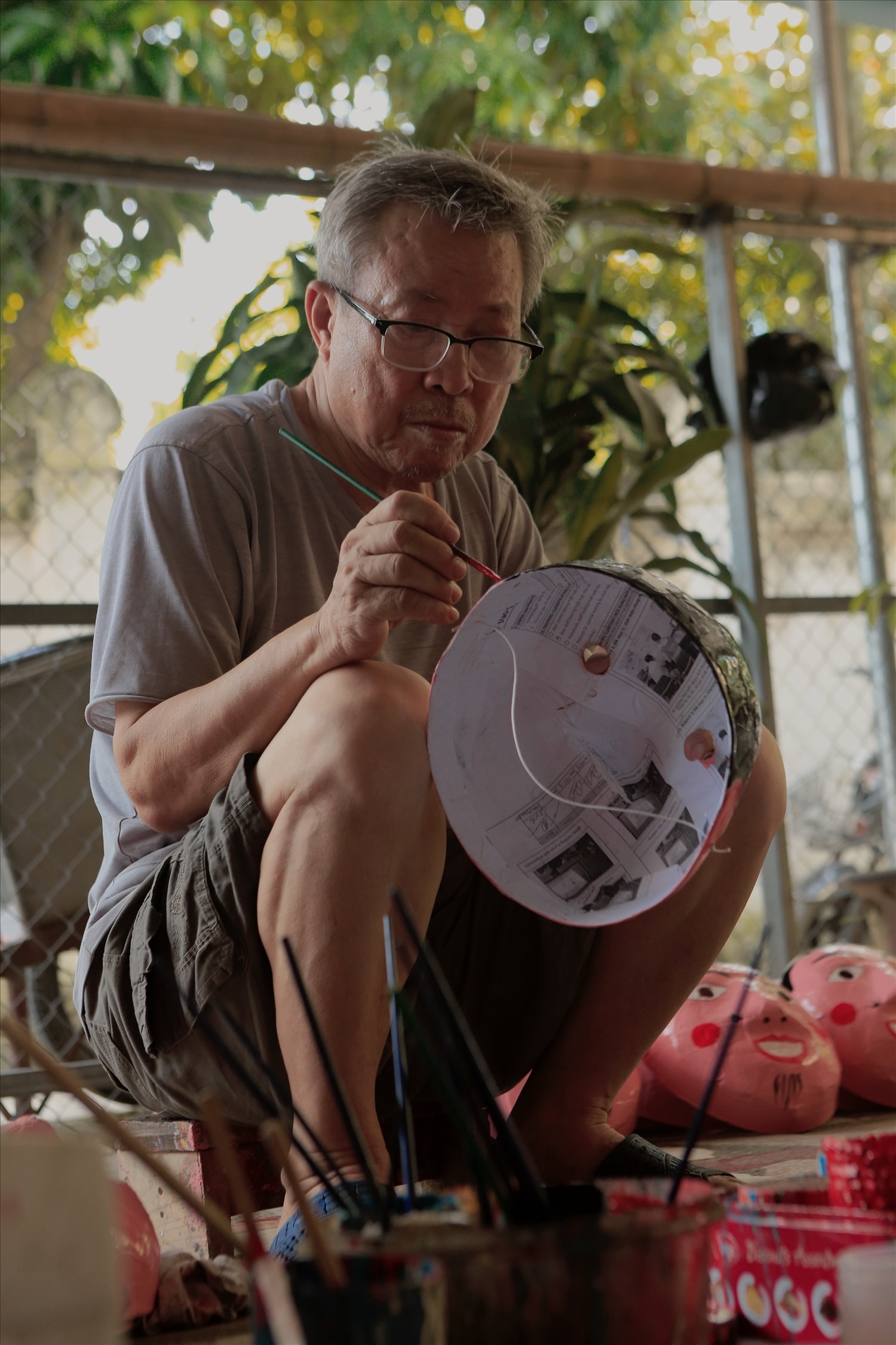 Ông Vũ Huy Đông nghệ nhân làm đồ chơi tại làng Ông Hảo Ông Vũ Huy Đông nghệ nhân làm đồ chơi tại làng Ông Hảo