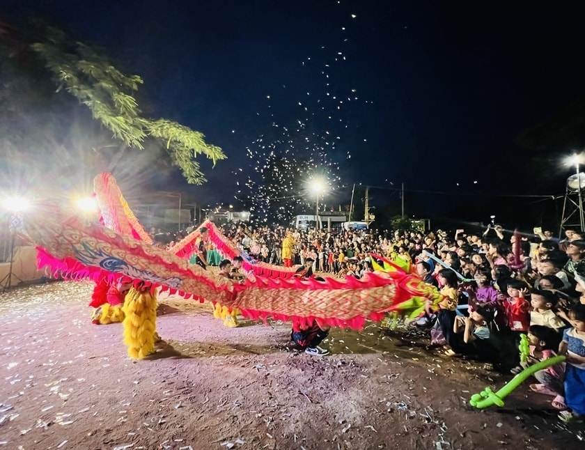 Các em thiếu nhi vùng cao Gia Lai được thưởng thức màn mùa lân đặc sắc vui Tết Trung thu Các em thiếu nhi có hoàn cảnh đặc biệt khó khăn, mồ côi tại vùng cao Gia Lai được thưởng thức màn mùa lân đặc sắc vui Tết Trung thu