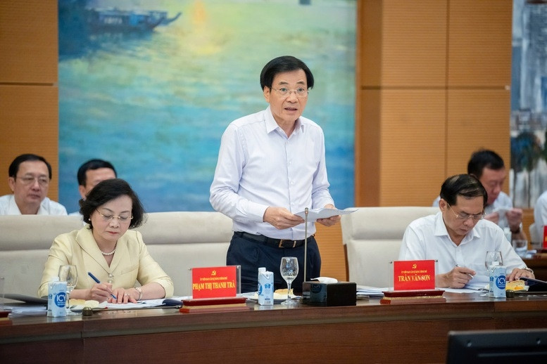 Chánh Văn phòng Ban Cán sự đảng Chính phủ, Bộ trưởng, Chủ nhiệm Văn phòng Chính phủ Trần Văn Sơn báo cáo về công tác chuẩn bị kỳ họp thứ 8 - Ảnh: VGP/Nhật Bắc Chánh Văn phòng Ban Cán sự đảng Chính phủ, Bộ trưởng, Chủ nhiệm Văn phòng Chính phủ Trần Văn Sơn báo cáo về công tác chuẩn bị kỳ họp thứ 8 - Ảnh: VGP/Nhật Bắc
