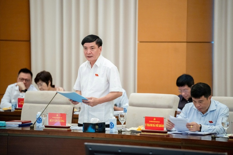 Chánh Văn phòng Đảng đoàn Quốc hội, Tổng Thư ký Quốc hội, Chủ nhiệm Văn phòng Quốc hội Bùi Văn Cường báo cáo về công tác chuẩn bị kỳ họp thứ 8 - Ảnh: VGP/Nhật Bắc Chánh Văn phòng Đảng đoàn Quốc hội, Tổng Thư ký Quốc hội, Chủ nhiệm Văn phòng Quốc hội Bùi Văn Cường báo cáo về công tác chuẩn bị kỳ họp thứ 8 - Ảnh: VGP/Nhật Bắc