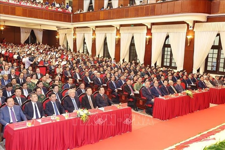 Tổng Bí thư, Chủ tịch nước Tô Lâm, các đồng chí lãnh đạo và nguyên lãnh đạo Đảng, Nhà nước cùng các đại biểu dự buổi lễ - Ảnh: TTXVN Tổng Bí thư, Chủ tịch nước Tô Lâm, các đồng chí lãnh đạo và nguyên lãnh đạo Đảng, Nhà nước cùng các đại biểu dự buổi lễ - Ảnh: TTXVN
