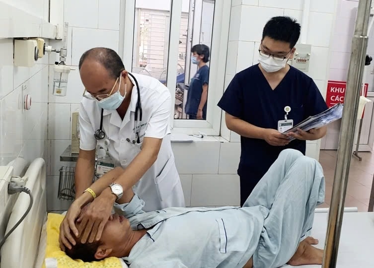 Nam bệnh nhân bị vi khuẩn Whitmore theo dõi tại bệnh viện. Ảnh: BVCC. Nam bệnh nhân bị vi khuẩn Whitmore theo dõi tại bệnh viện. Ảnh: BVCC.