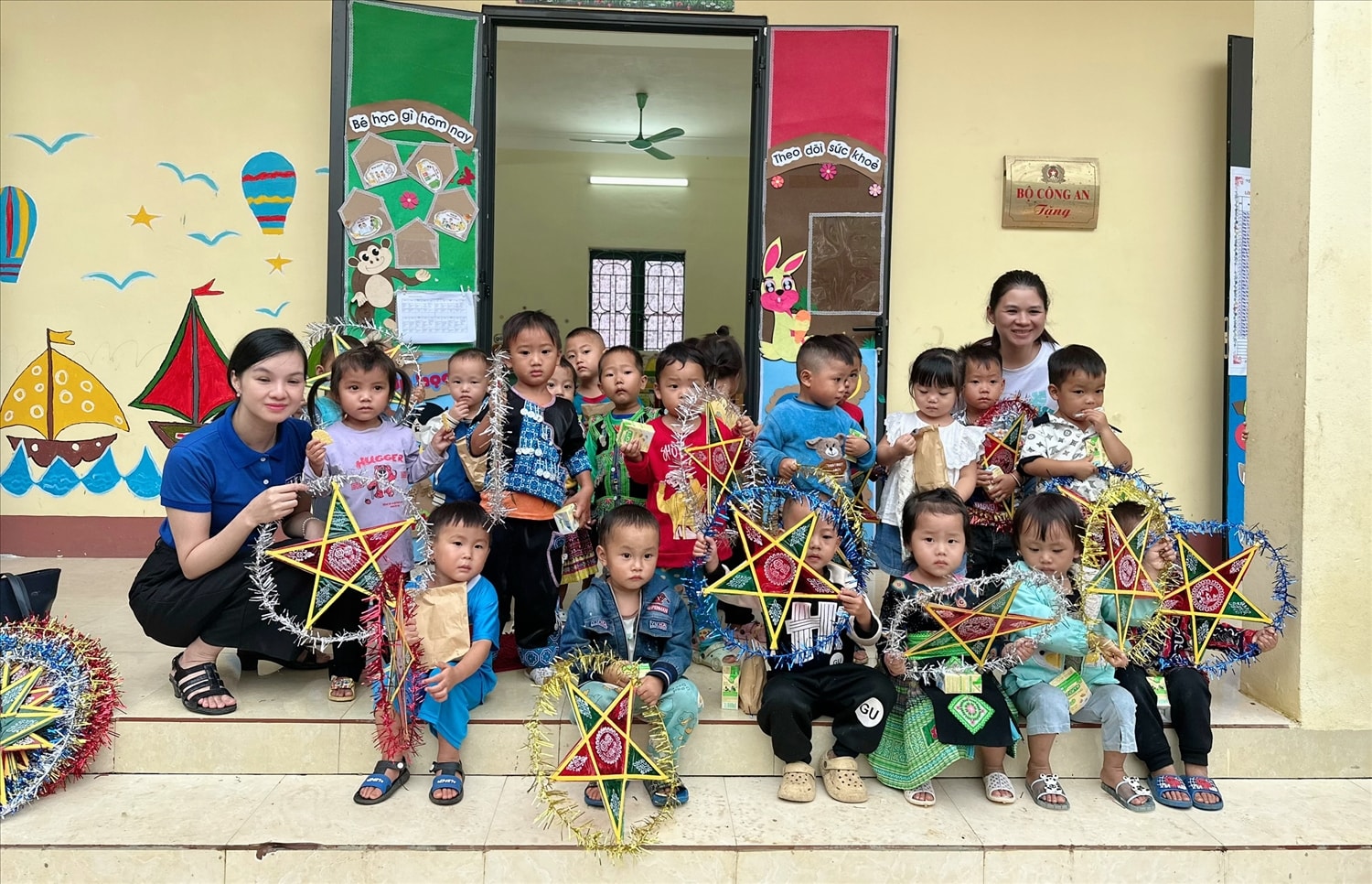Mang niềm vui Trung thu đến cho các em nhỏ vùng cao  2