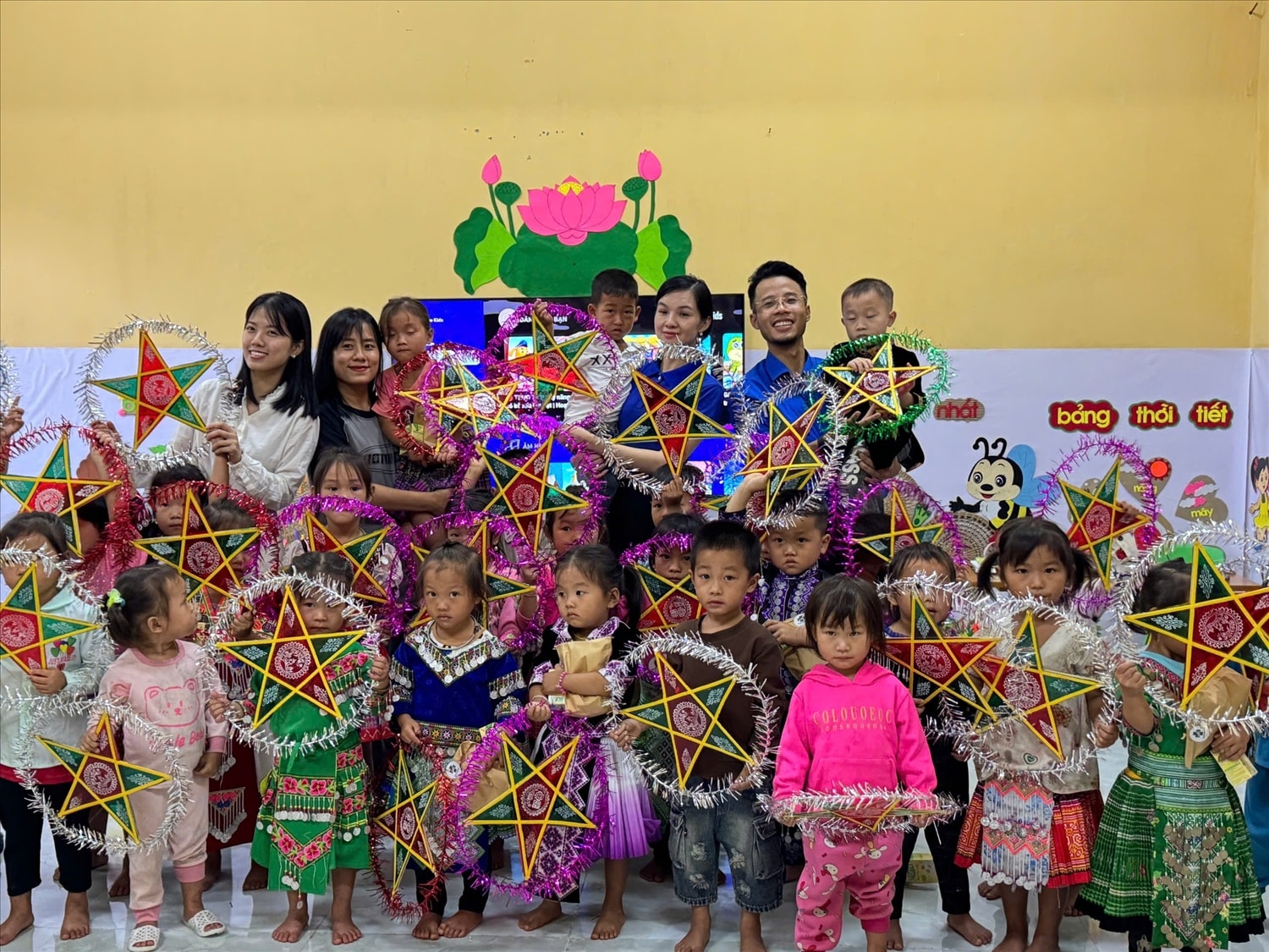 Mang niềm vui Trung thu đến cho các em nhỏ vùng cao  3