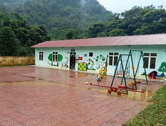 Điểm trường Pốn Thành Công, Trường mầm non Lũng Cao (Bá Thước) hiện có 12 học sinh. Sau nhiều ngày bị cô lập, chia cắt do mực nước dâng cao, phải tạm nghỉ học, đến nay tình hình học tập của các em học sinh cơ bản ổn định.